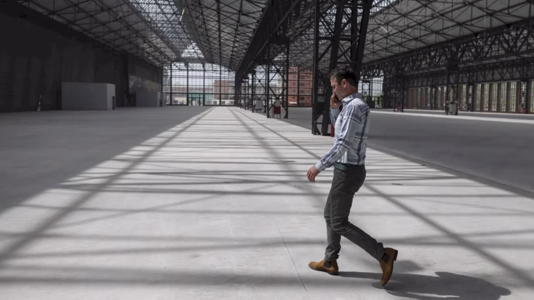 Hala Laminor, o investiție continuă în București: Robert Negoiță propune alocarea a 30 de milioane de lei pentru lucrări suplimentare