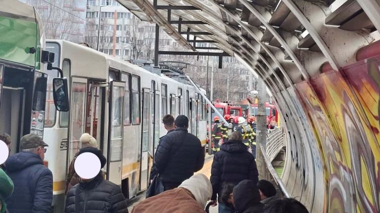 Incident tehnic pe Șoseaua Mihai Bravu, liniile 1, 5 și 10 blocate în stația Bucur Obor