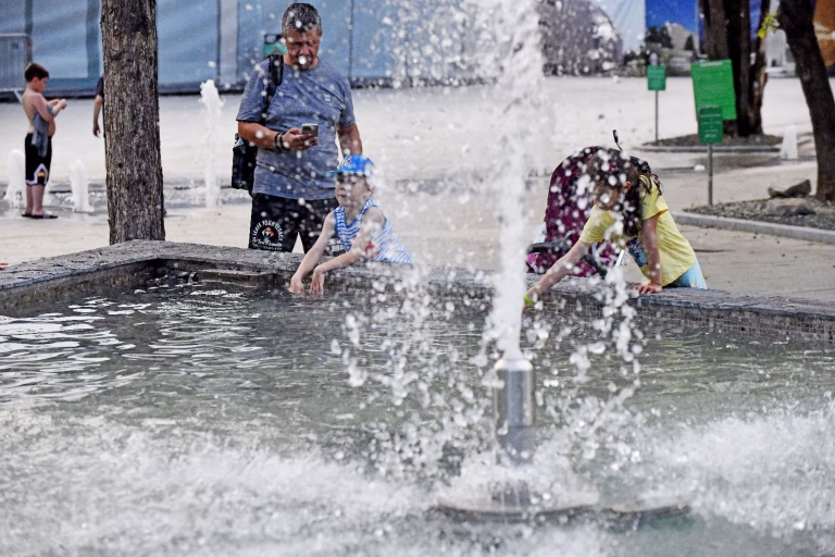 Întreținerea fântânilor arteziene din Sectorul 6 va fi realizată de o firmă cu un singur angajat, contractul depășind 70.000 de euro