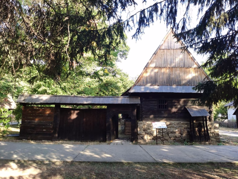 Muzeul Satului își schimbă programul de vizitare pentru vară. În perioada Paștelui, instituția va fi închisă