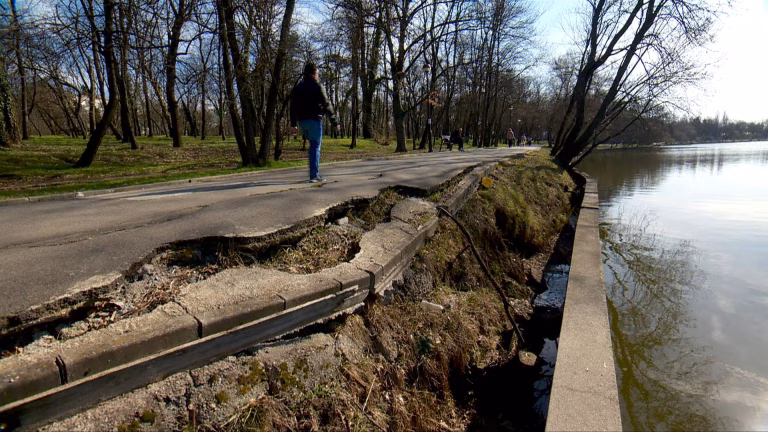 Parcul Herăstrău, un simbol al Capitalei, în stare de degradare avansată