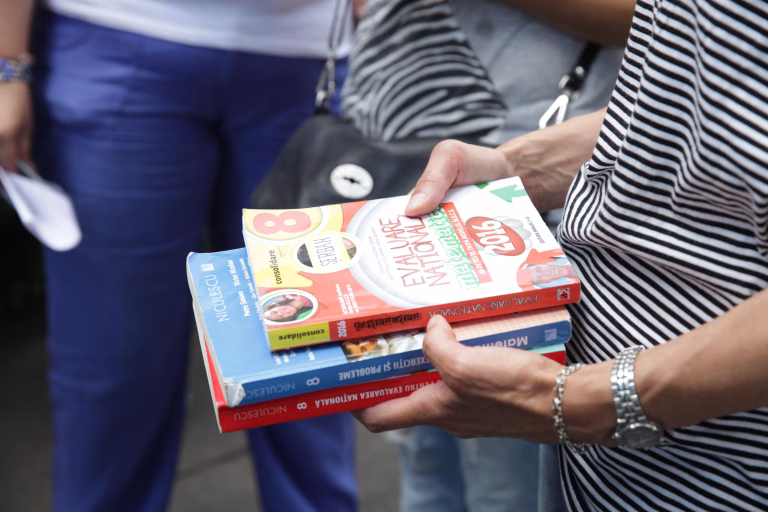 Peste 13.000 de elevi vor susține simularea pentru Evaluarea Națională. Aproape 130 de școli boicotează examenele care încep luni