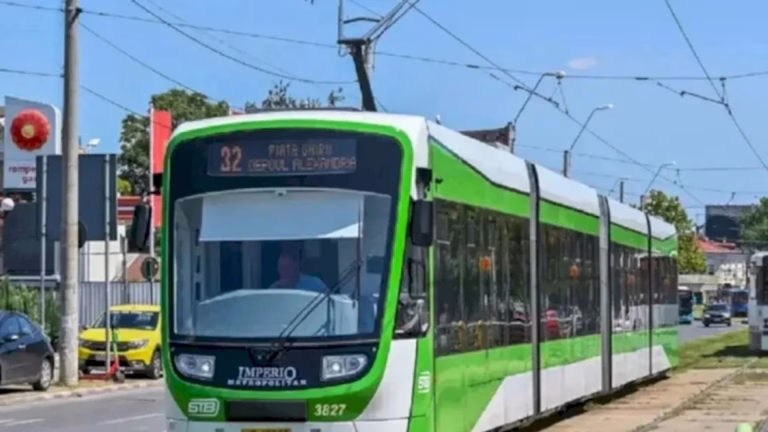 Pieton accidentat de un tramvai pe Calea Rahovei. Circulația tramvaielor linie STB 32 a fost blocată temporar