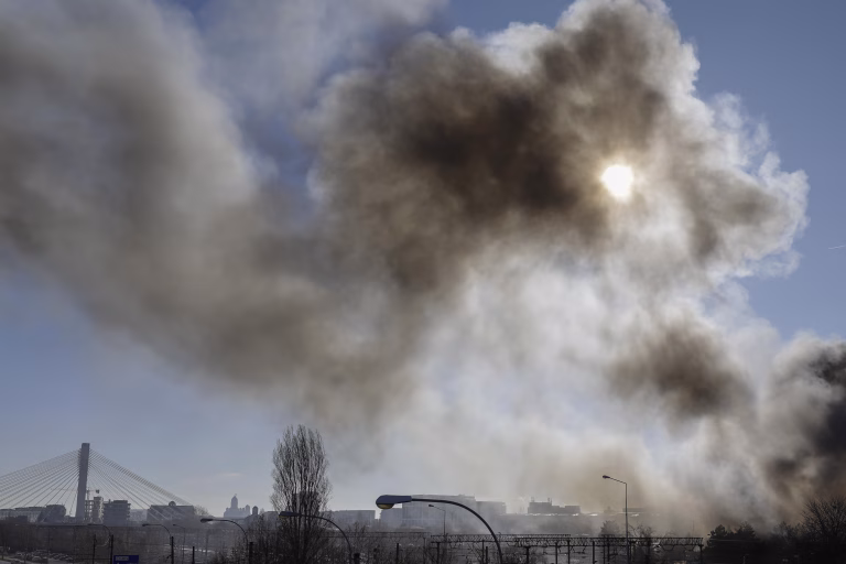 Poluare crescută în Capitală: praful din nisip și sare de pe străzi ajunge în aer