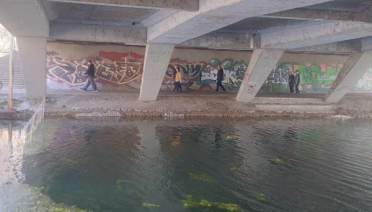 Probleme cu pavajul de sub Podul Parcului IOR: Bucureștenii cer intervenția primarului