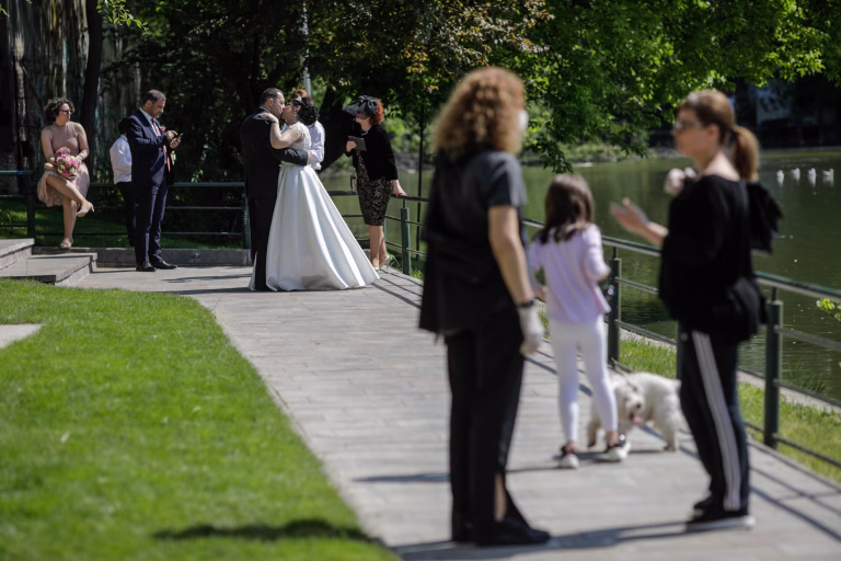 Programările pentru oficierea căsătoriilor în Sectorul 6 sunt suspendate temporar