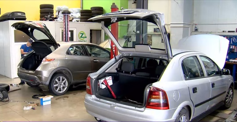 Românii își montează instalații GPL pe mașini, după explozia prețului la benzină. „Se simte la buget, chiar la jumătate”