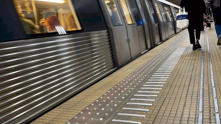 Tentativă de suicid la metrou, în stația Piața Unirii 2. Circulația trenurilor este reorganizată