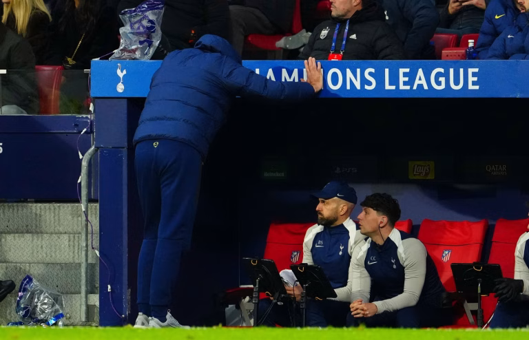 Antrenor dat afară în timpul meciului de Champions League