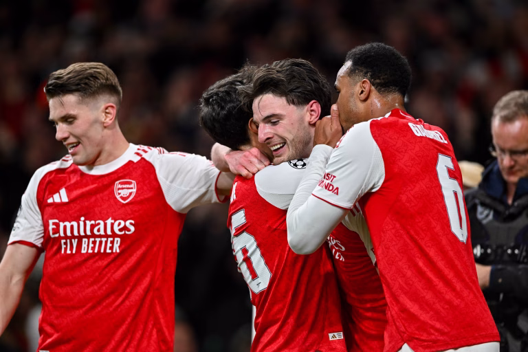 Arsenal a spulberat-o pe Leverkusen cu două goluri de senzație