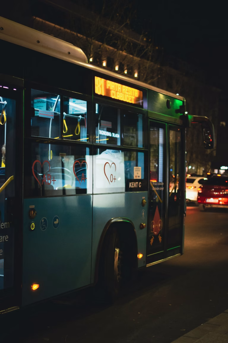 Atenție la autobuze în Berceni: 102, 241 și 243 merg altfel