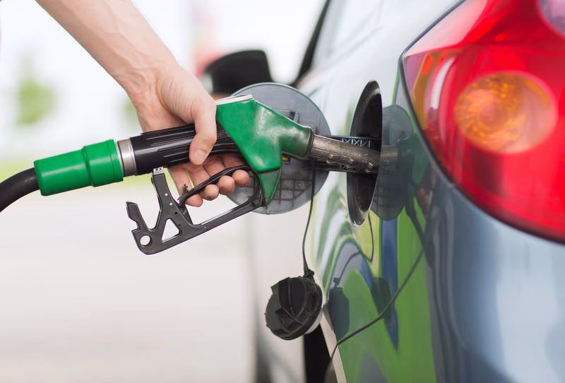 Benzina scumpă? Consiliul Concurenței zice că merge - Politica