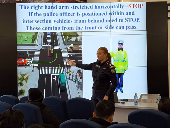 Brigada Rutieră îi învață pe curierii străini regulile din trafic - Bucuresti