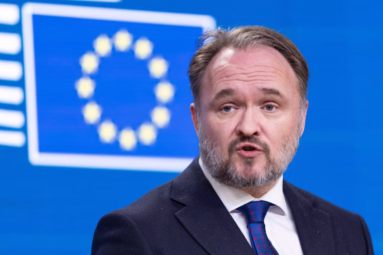 Bruxelles-ul ne cere să mai dăm jos de la gaze și benzină