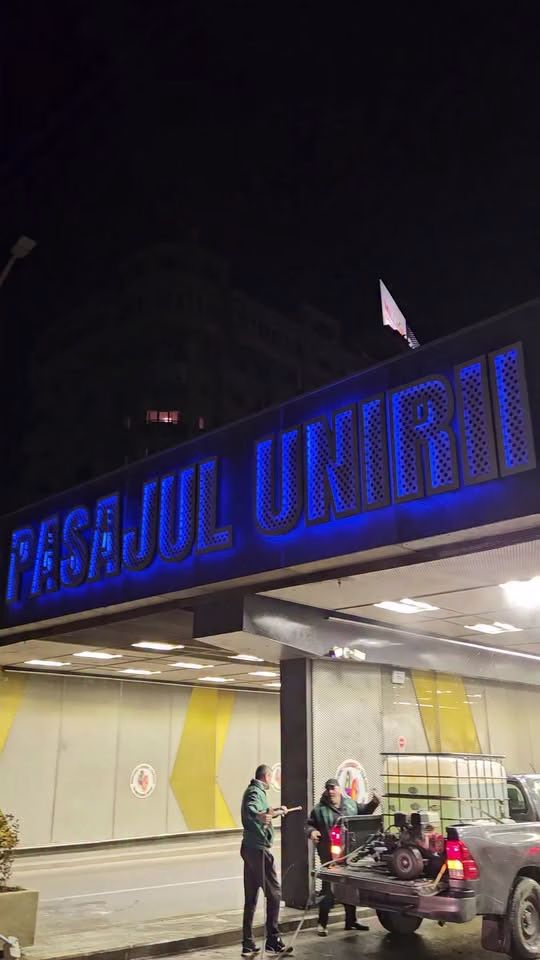 Pasajul Unirii a prins curat de tot în această noapte