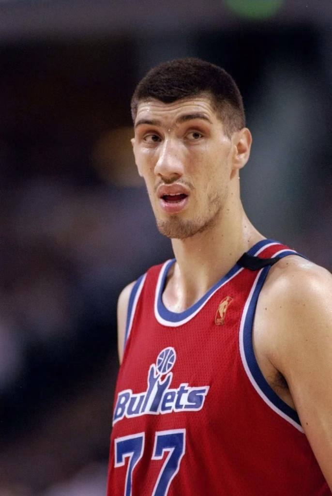 Ghiță Mureșan, românul care a cucerit NBA-ul cu 2,31 metri - Timp liber