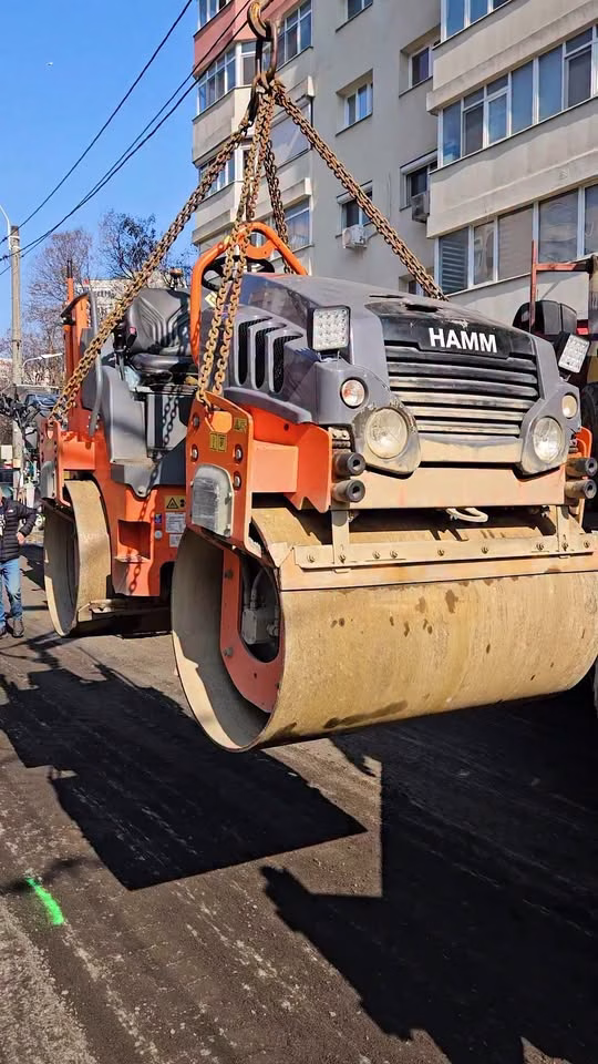În Sectorul 4 se toarnă asfalt pe bune, nu doar plombe - Bucuresti