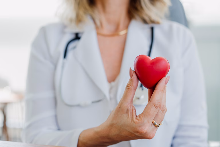 Infarctul lovește femeile mai devreme decât te-ai aștepta