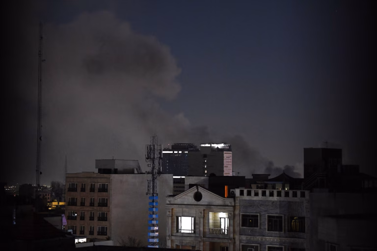 Israel bombardează televiziunea de stat din Teheran