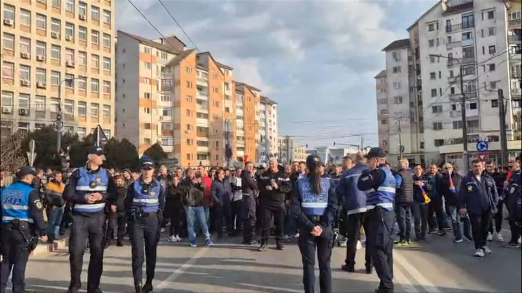 Minerii din Gorj blochează Târgu Jiul a doua zi la rând - Politica