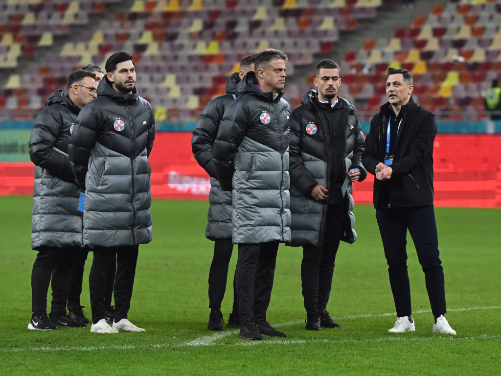Mirel Rădoi, surprins la finalul FCSB - Metaloglobus - Sport