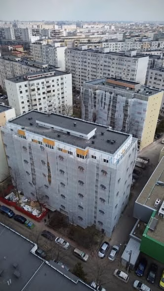 Se lucrează la 100 de blocuri din Sectorul 3