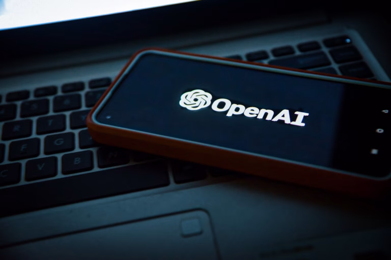 Șefa de la OpenAI pleacă după acordul cu Pentagonul