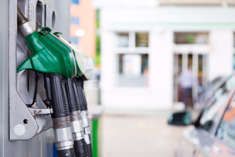 Statul pregătește 5 scenarii ca benzina să nu ajungă la 10 lei