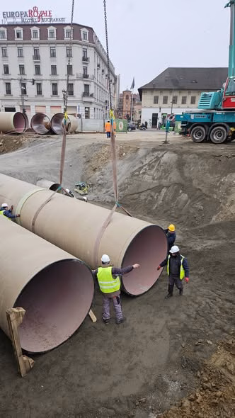 Țevi cât un om în Piața Unirii: cum se construiește noul planșeu - Bucuresti