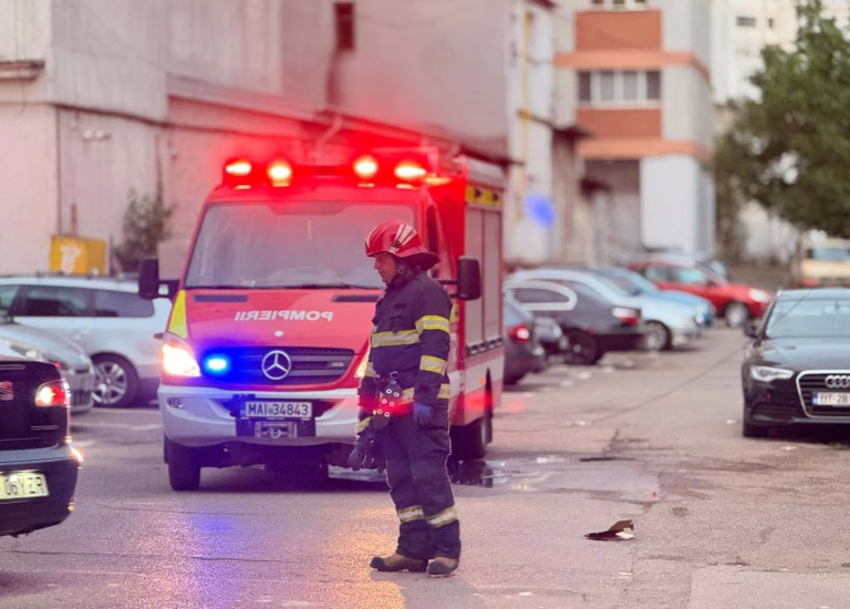 Tragedie în Sectorul 6: un mort după explozie și incendiu