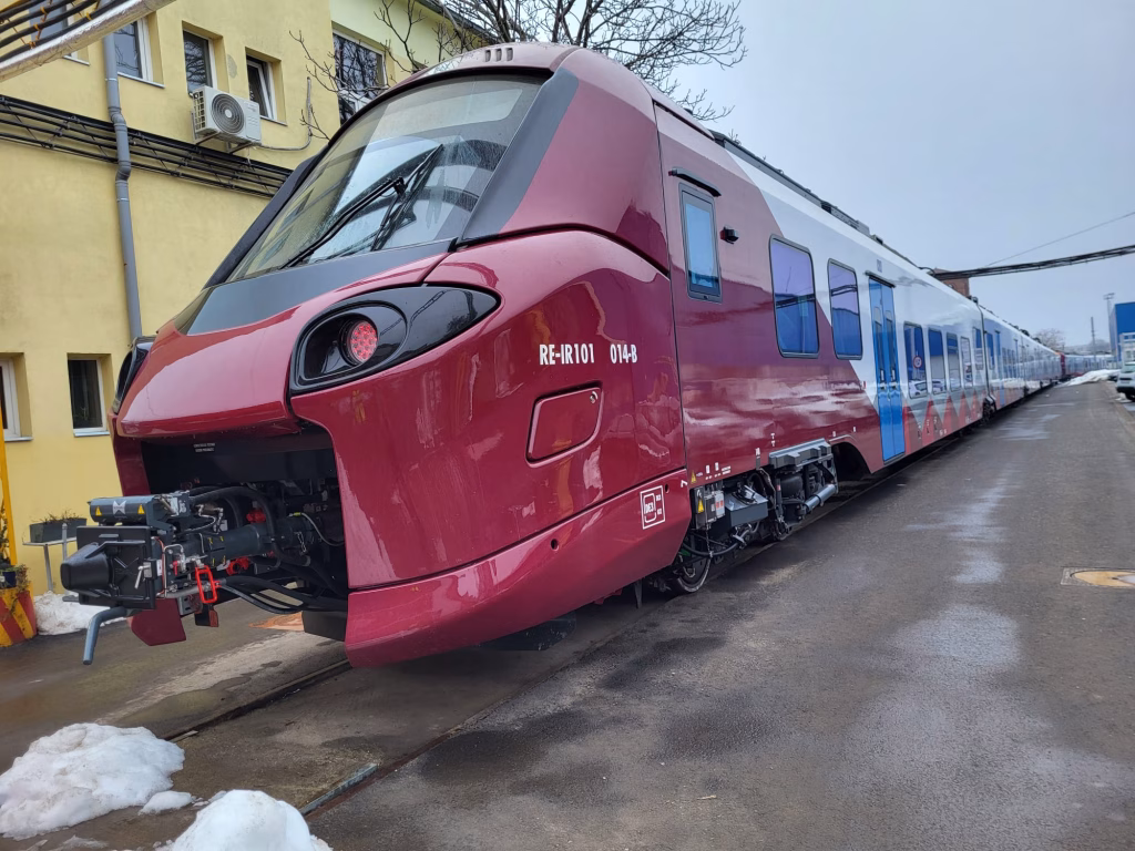 Trenuri noi cu duiumul: București primește rame electrice PESA și Alstom - Bucuresti