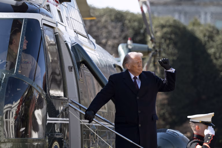 Trump lovește Iranul și pleacă: ce urmează acum?