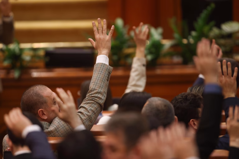 Votul pentru armele americane: cine a lipsit și cine a spus nu