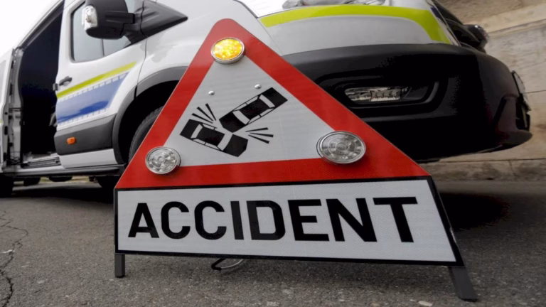 Accident cu trei mașini pe Bulevardul Iuliu Maniu. Traficul este îngreunat