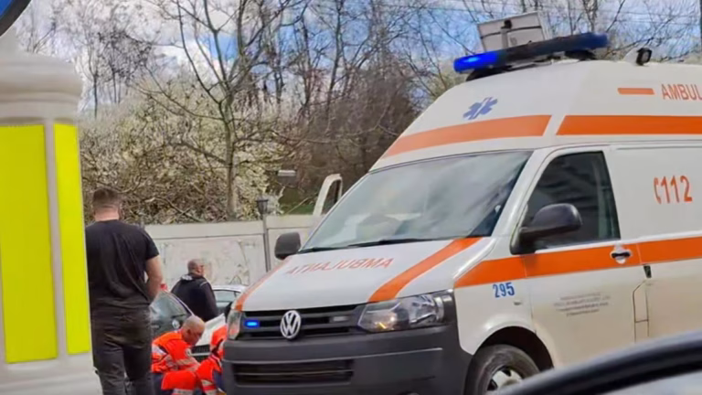 Accident grav în apropierea Sun Plaza. Echipaje de poliție și ambulanțe la fața locului. Martor: „Evitați sensul spre Vitan”