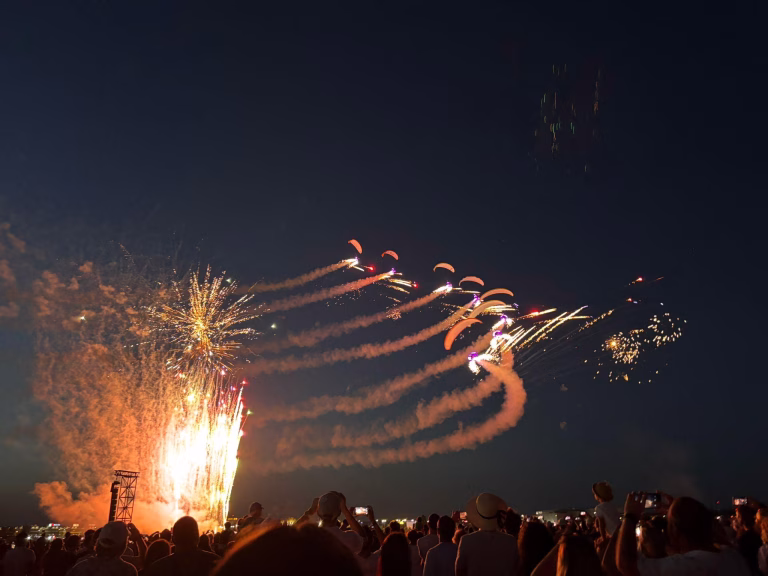 Acrobații de la Flying Dragons Team revin la BIAS 2026 pe Aeroportul Băneasa. Spectaculosul show aviatic are loc la finalul verii
