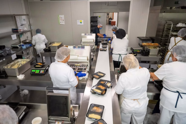 Colaborare între Banca Locală de Alimente Sector 6 și operatorii din HoReCa pentru combaterea risipei alimentare