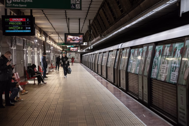 Incident la metrou în stația Eroii Revoluției: un vagon s-a umplut de fum