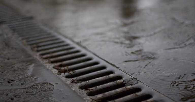 Investiție semnificativă pentru amenajarea gurilor de scurgere în Sectorul 3