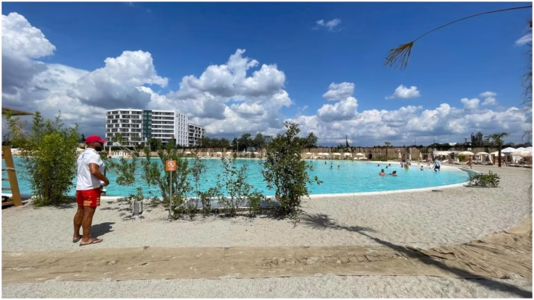 Lagoon Park, plaja urbană din nordul Bucureștiului, își deschide porțile pe 1 mai. Oferte speciale pentru abonamente lunare