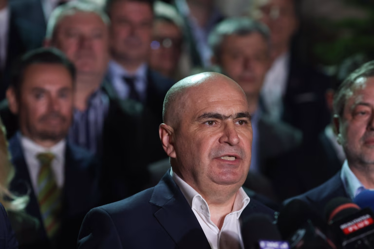 Opiniile bucureștenilor despre demisia premierului Ilie Bolojan și intențiile de vot la alegerile locale