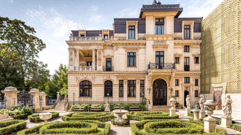Palatul Ghica Victoria din București își deschide din nou porțile pentru vizitatori. Duminică are loc încă un tur ghidat
