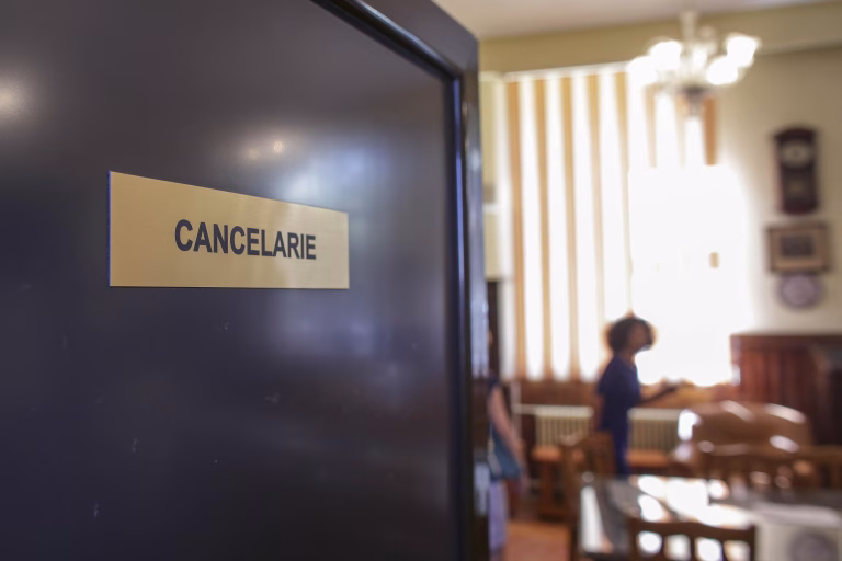 Sindicaliştii din Educaţie denunţă blocarea plăţilor stabilite prin instanţe: sumele de peste 10.000 de lei, amânate