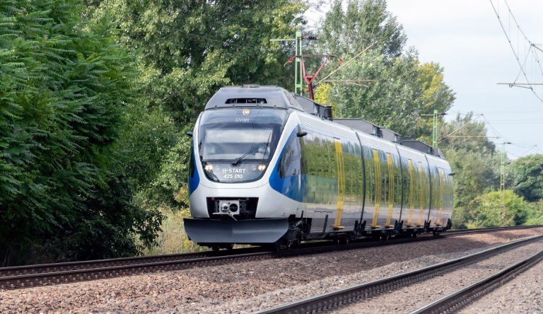 Trenuri pe hidrogen pe rute din București către Otopeni și Pitești: contractul a fost câștigat după mai multe licitații anulate