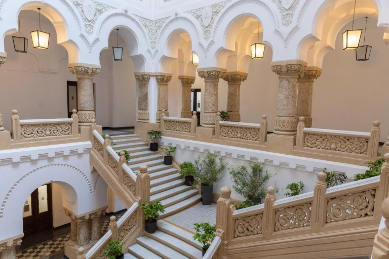 Tururi ghidate la Primăria Capitalei. Clădirea poate fi vizitată în fiecare weekend