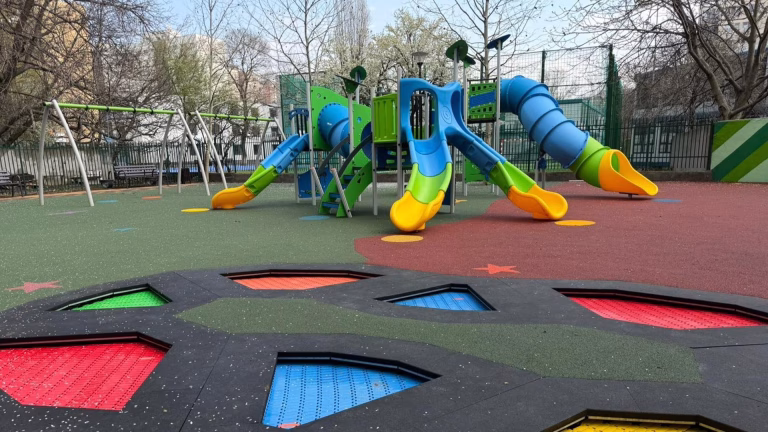 Un nou loc de joacă a fost deschis în Sectorul 6, pe strada Cetatea Histria