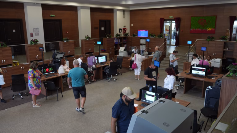 Sectorul 3 mută administrația în online și reduce cozile la ghișee