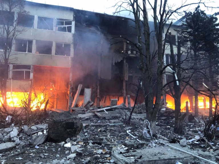 Atac rusesc cu drone în Ucraina: cinci morți la piață