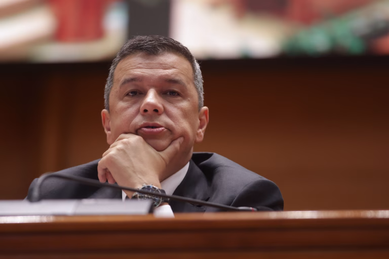 AUR: PSD vrea să-l schimbe pe Bolojan, nu să plece de la butoane