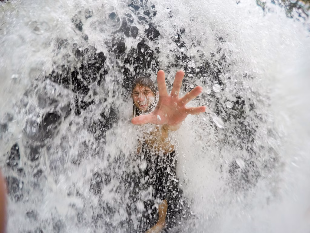 Cinci minute în apă rece: ce face cu dispoziția ta - Timp liber